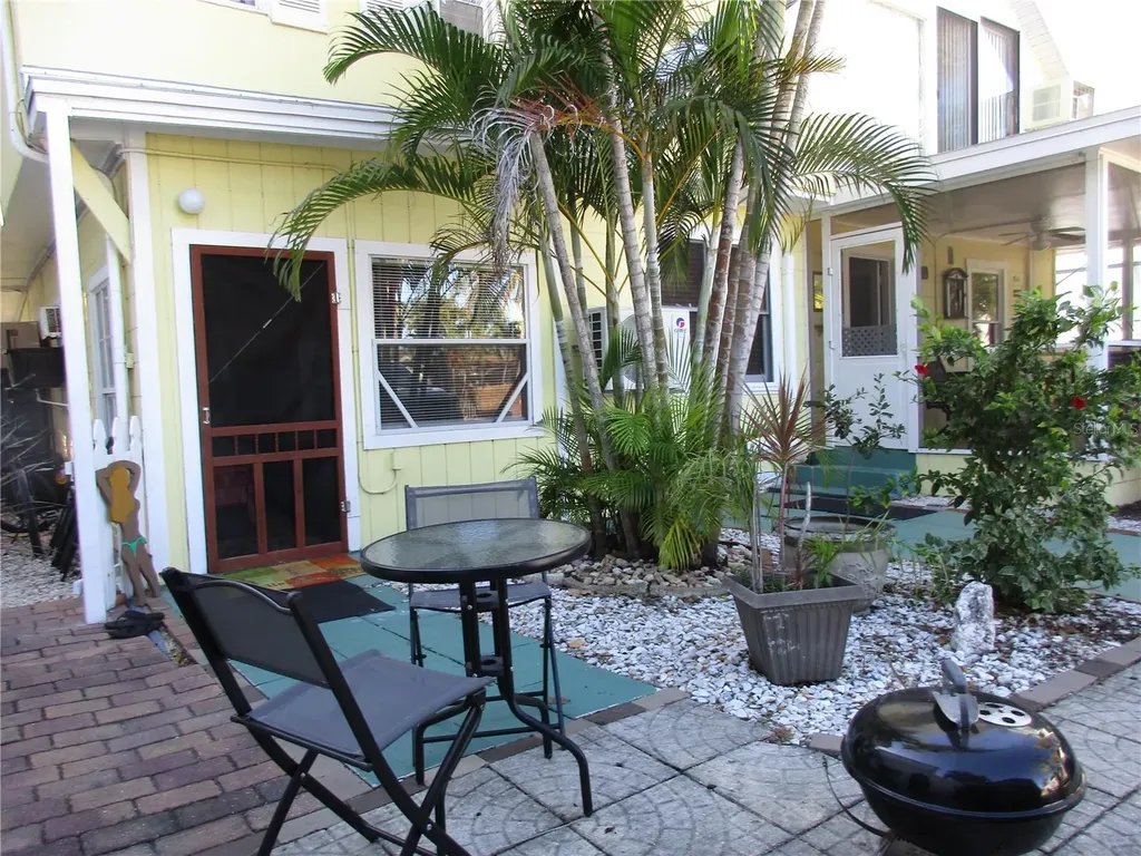 618 Avenida De Mayo Sarasota FL 34242