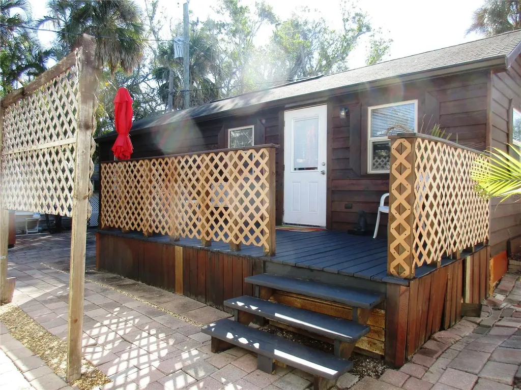 618 Avenida De Mayo Sarasota FL 34242
