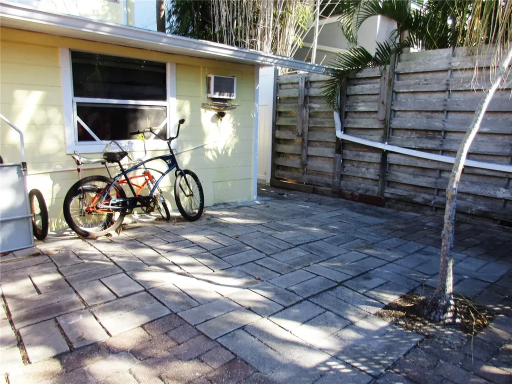618 Avenida De Mayo Sarasota FL 34242