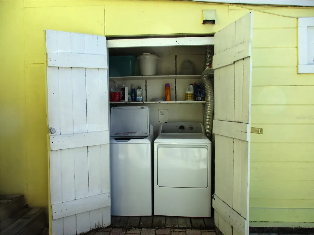 618 Avenida De Mayo Sarasota FL 34242