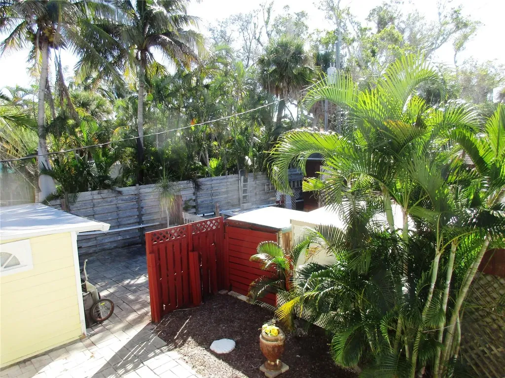 618 Avenida De Mayo Sarasota FL 34242