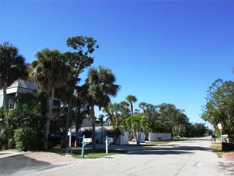 618 Avenida De Mayo Sarasota FL 34242