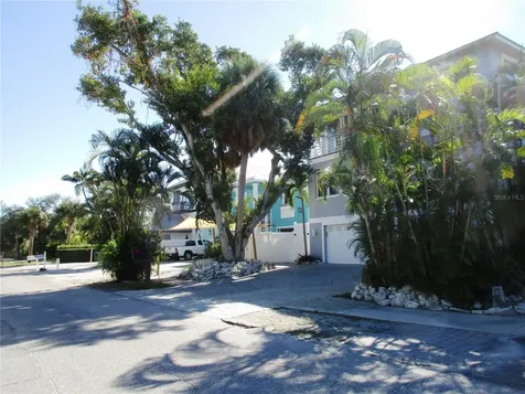618 Avenida De Mayo Sarasota FL 34242