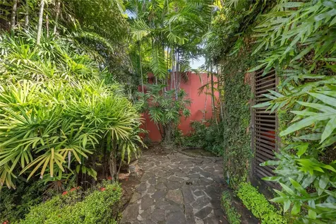 8 G Street Guaynabo PR 00966