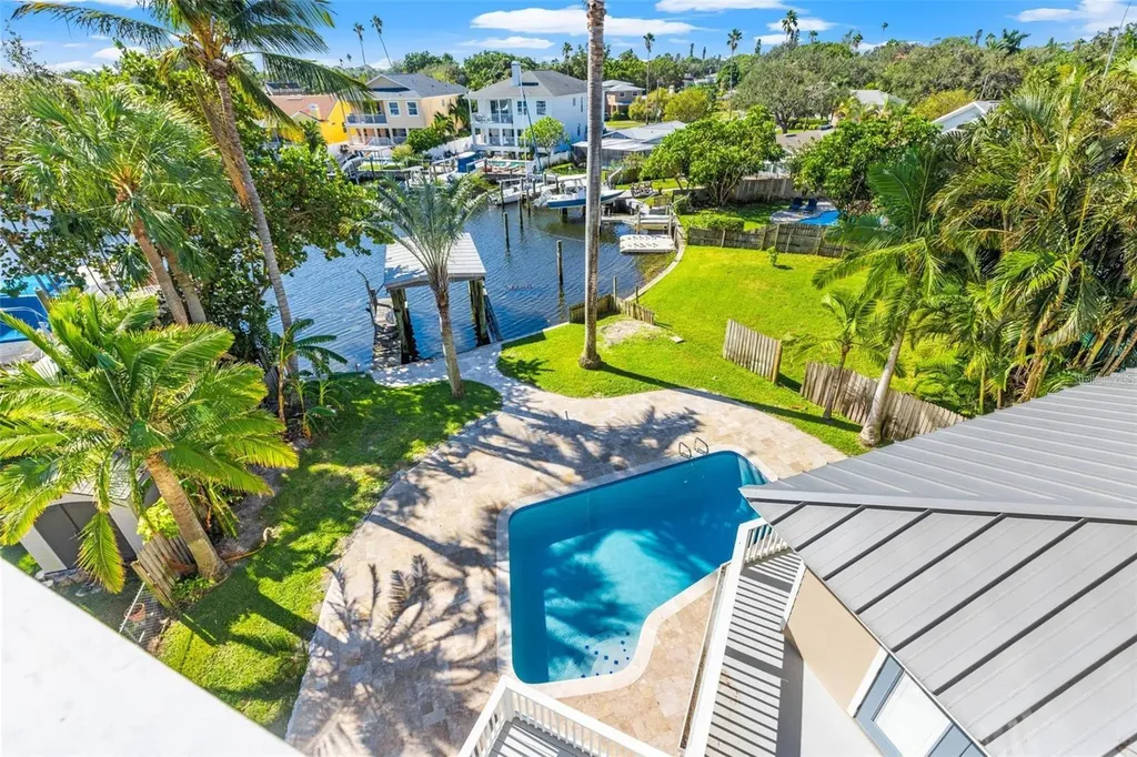 1902 Arrowhead Drive NE St Petersburg FL 33703