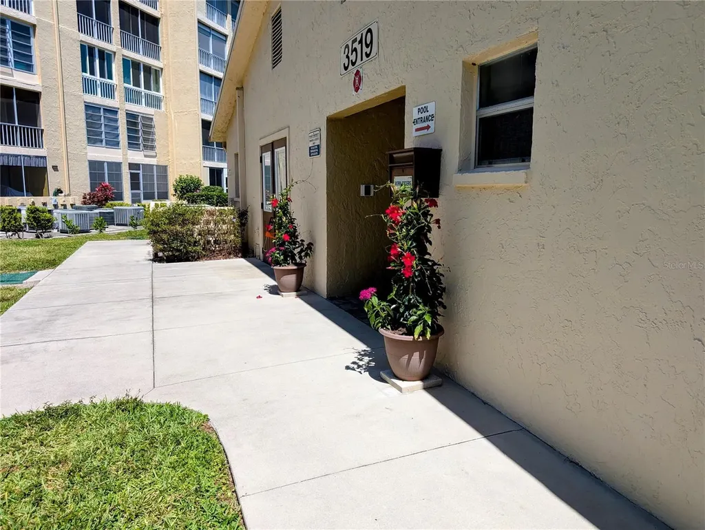 3562 Lake Bayshore Drive Bradenton FL 34205