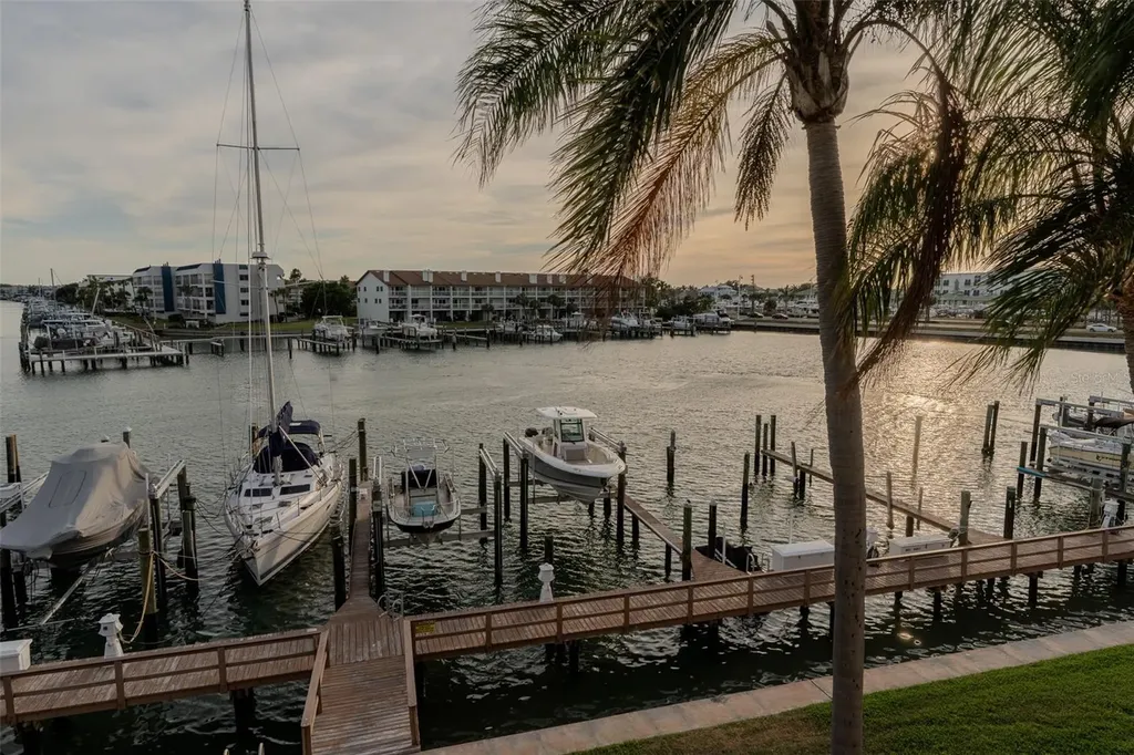 126 1st Street E Tierra Verde FL 33715