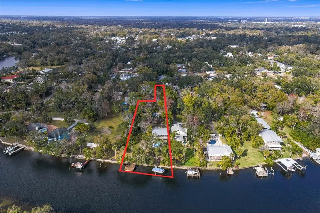 906 W Henry Avenue Tampa FL 33604