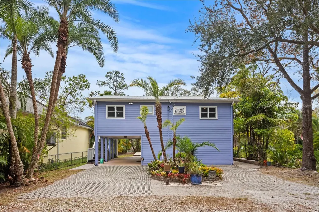 906 W Henry Avenue Tampa FL 33604
