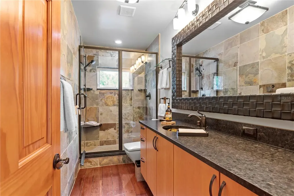 906 W Henry Avenue Tampa FL 33604