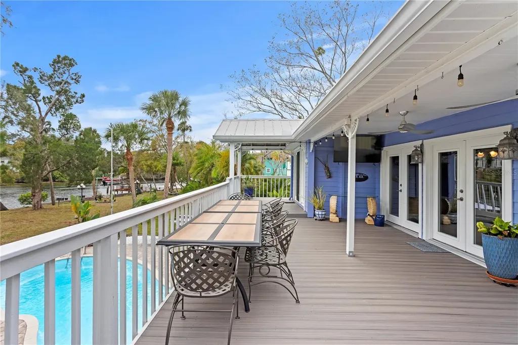 906 W Henry Avenue Tampa FL 33604
