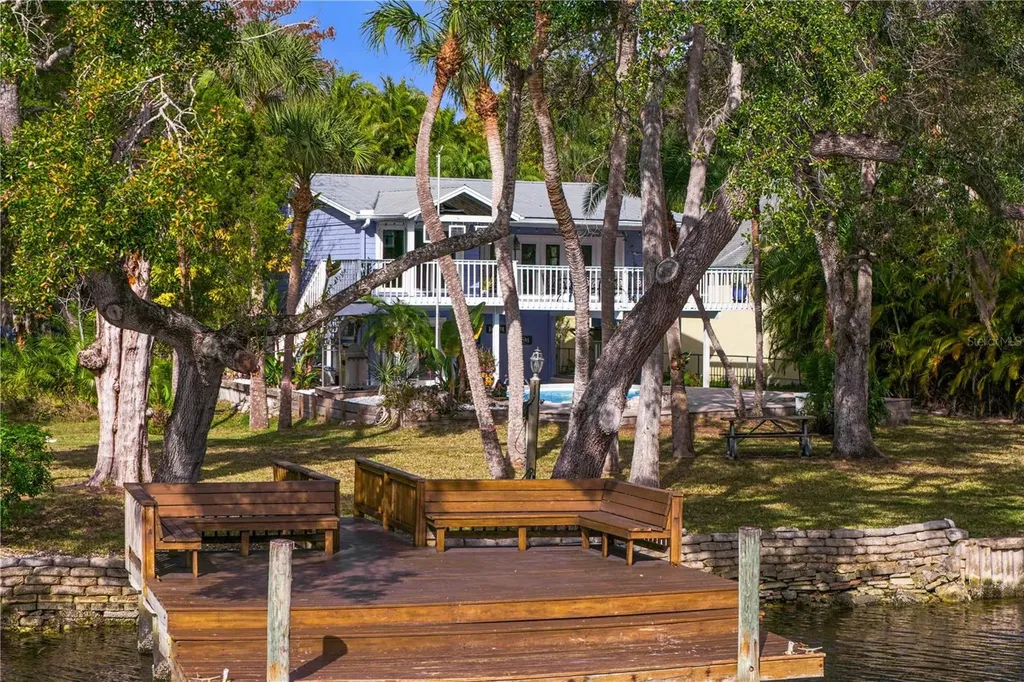 906 W Henry Avenue Tampa FL 33604