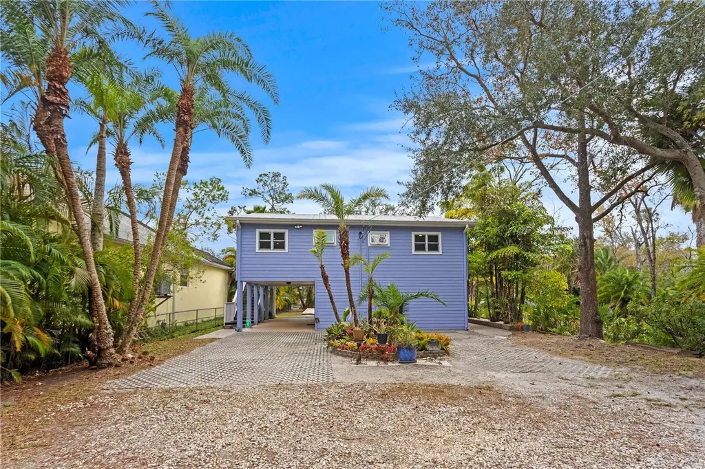 906 W Henry Avenue Tampa FL 33604