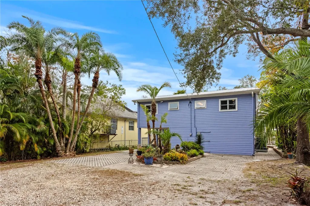 906 W Henry Avenue Tampa FL 33604