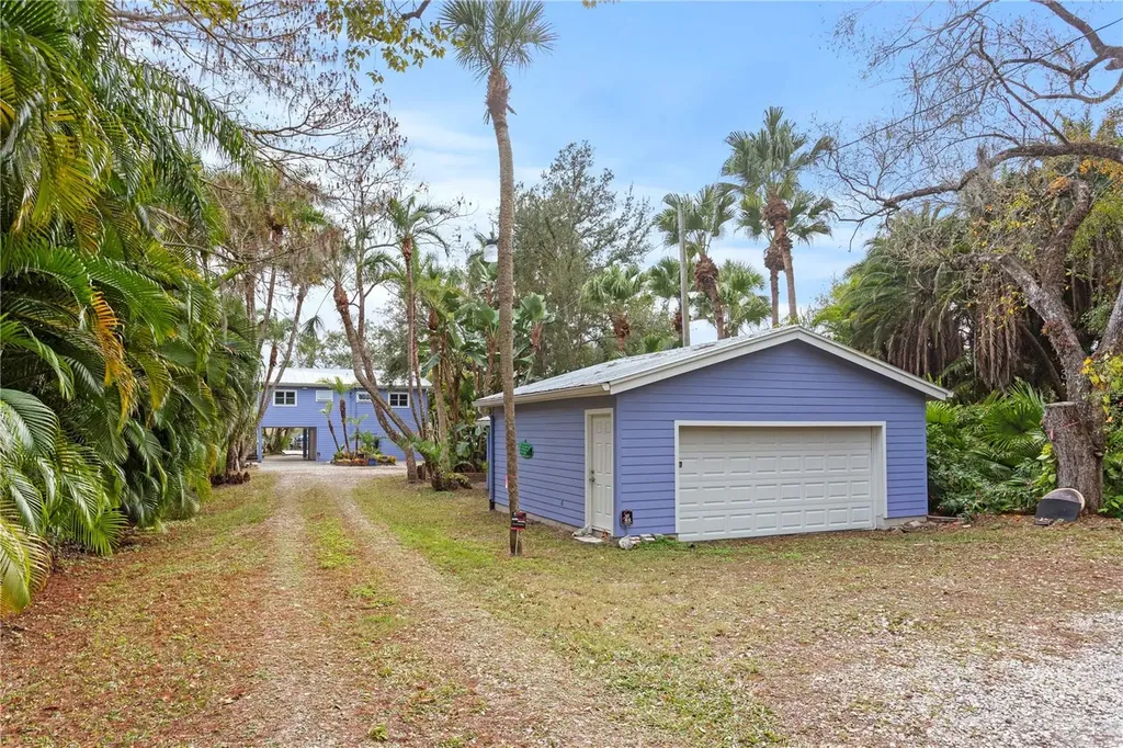 906 W Henry Avenue Tampa FL 33604