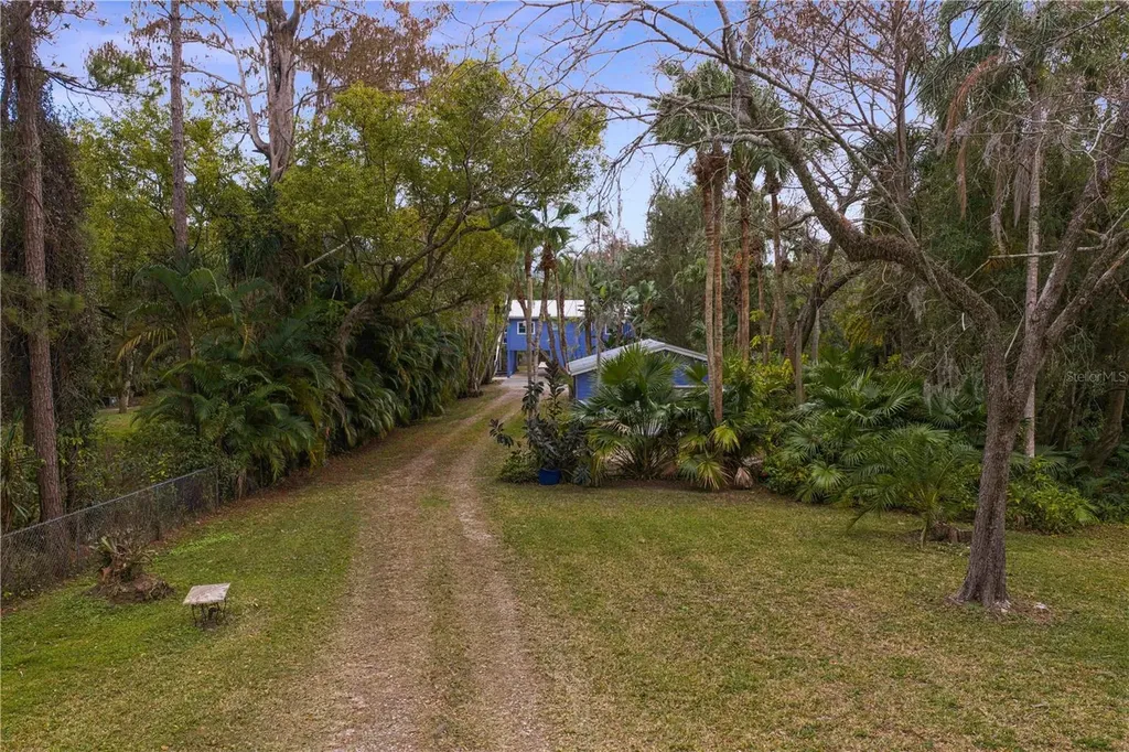 906 W Henry Avenue Tampa FL 33604
