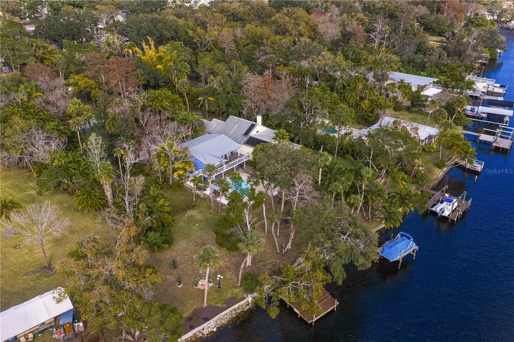 906 W Henry Avenue Tampa FL 33604