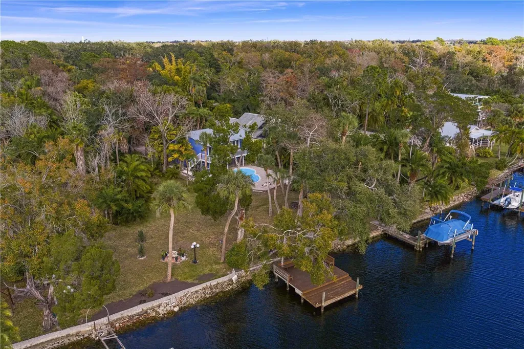 906 W Henry Avenue Tampa FL 33604