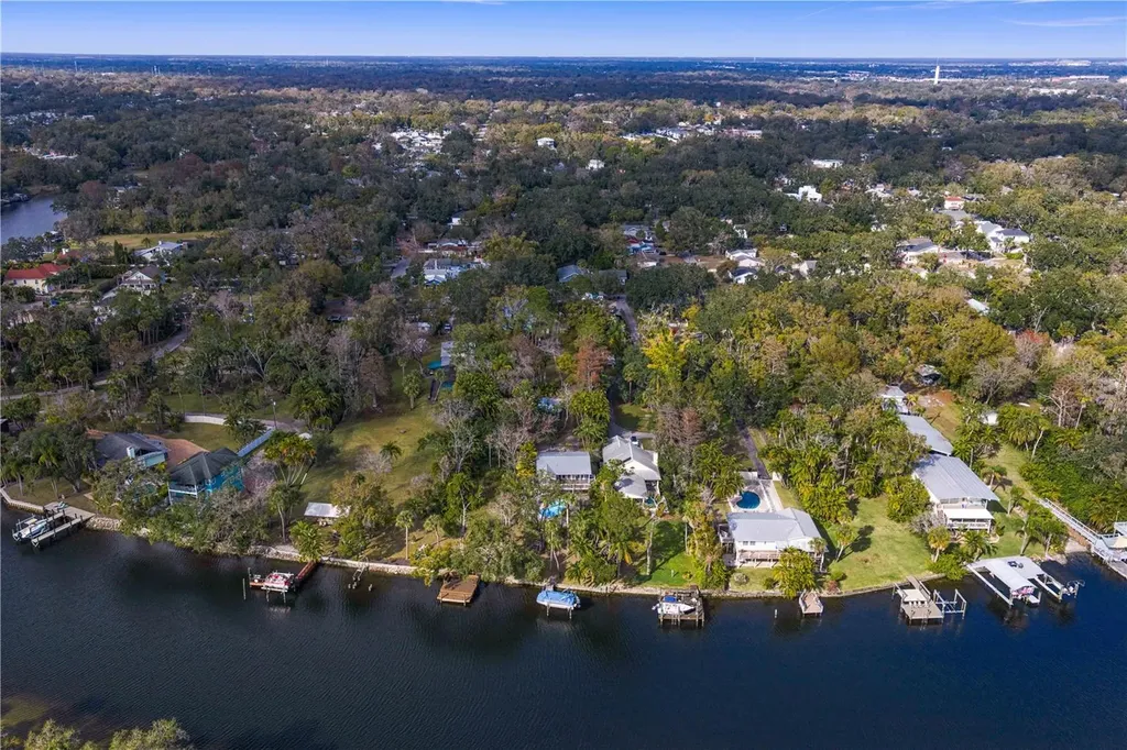 906 W Henry Avenue Tampa FL 33604