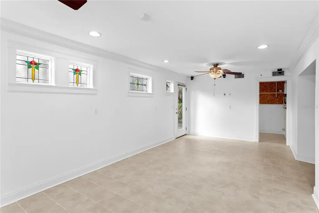 906 W Henry Avenue Tampa FL 33604