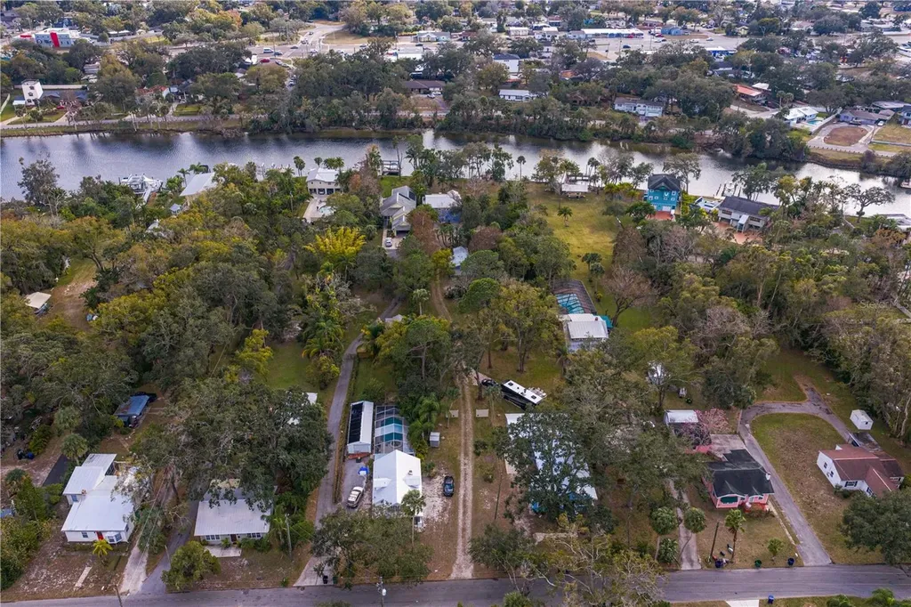 906 W Henry Avenue Tampa FL 33604