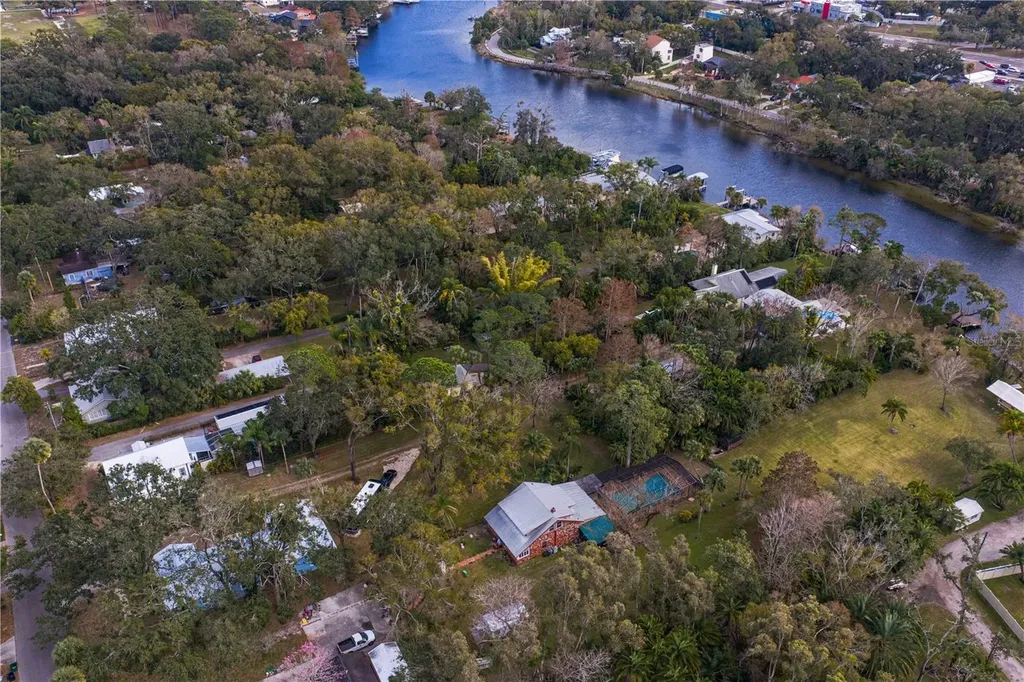 906 W Henry Avenue Tampa FL 33604