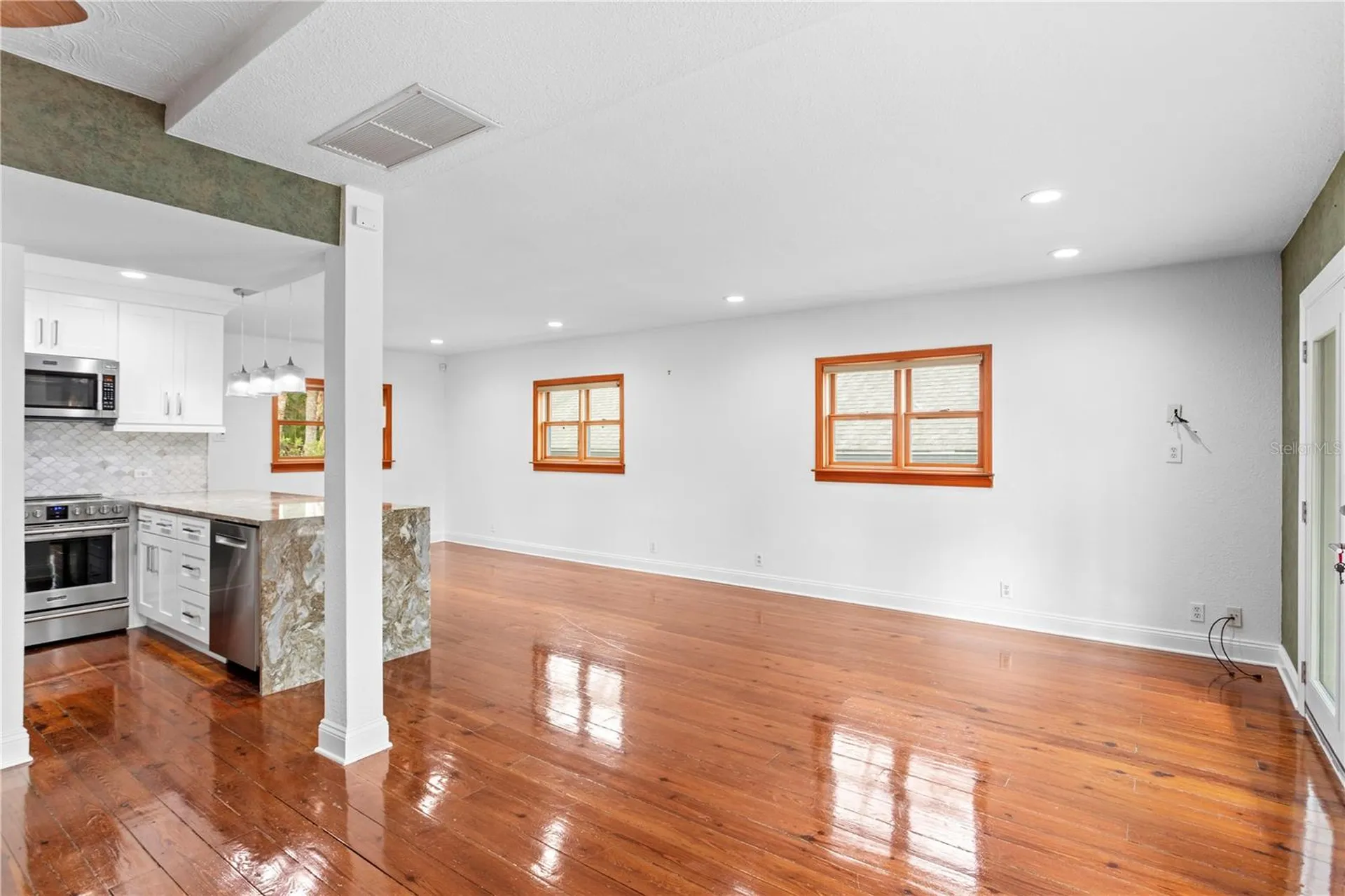 906 W Henry Avenue Tampa FL 33604
