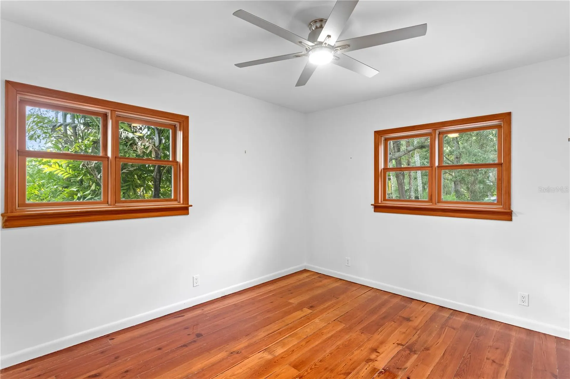 906 W Henry Avenue Tampa FL 33604