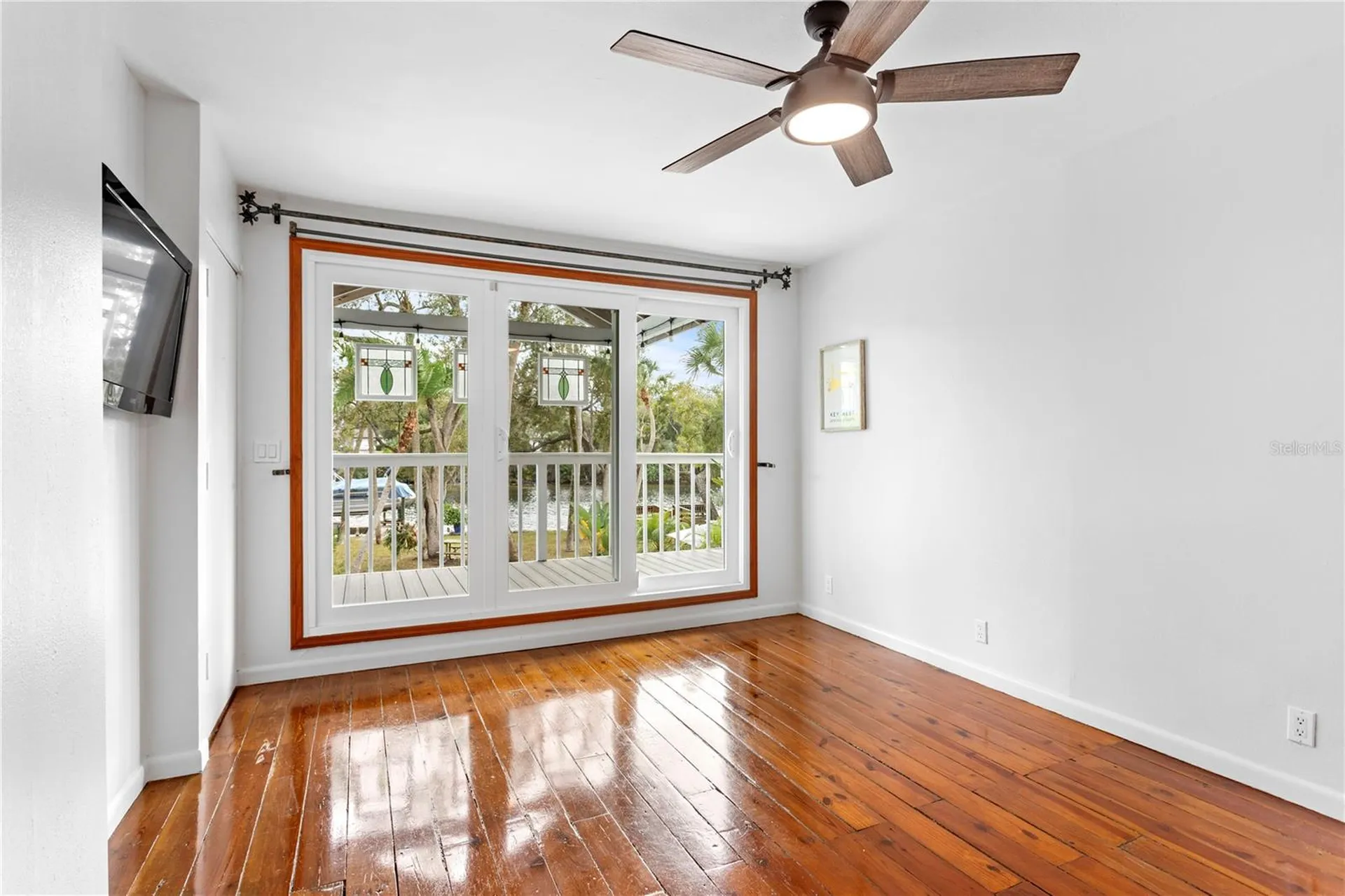 906 W Henry Avenue Tampa FL 33604