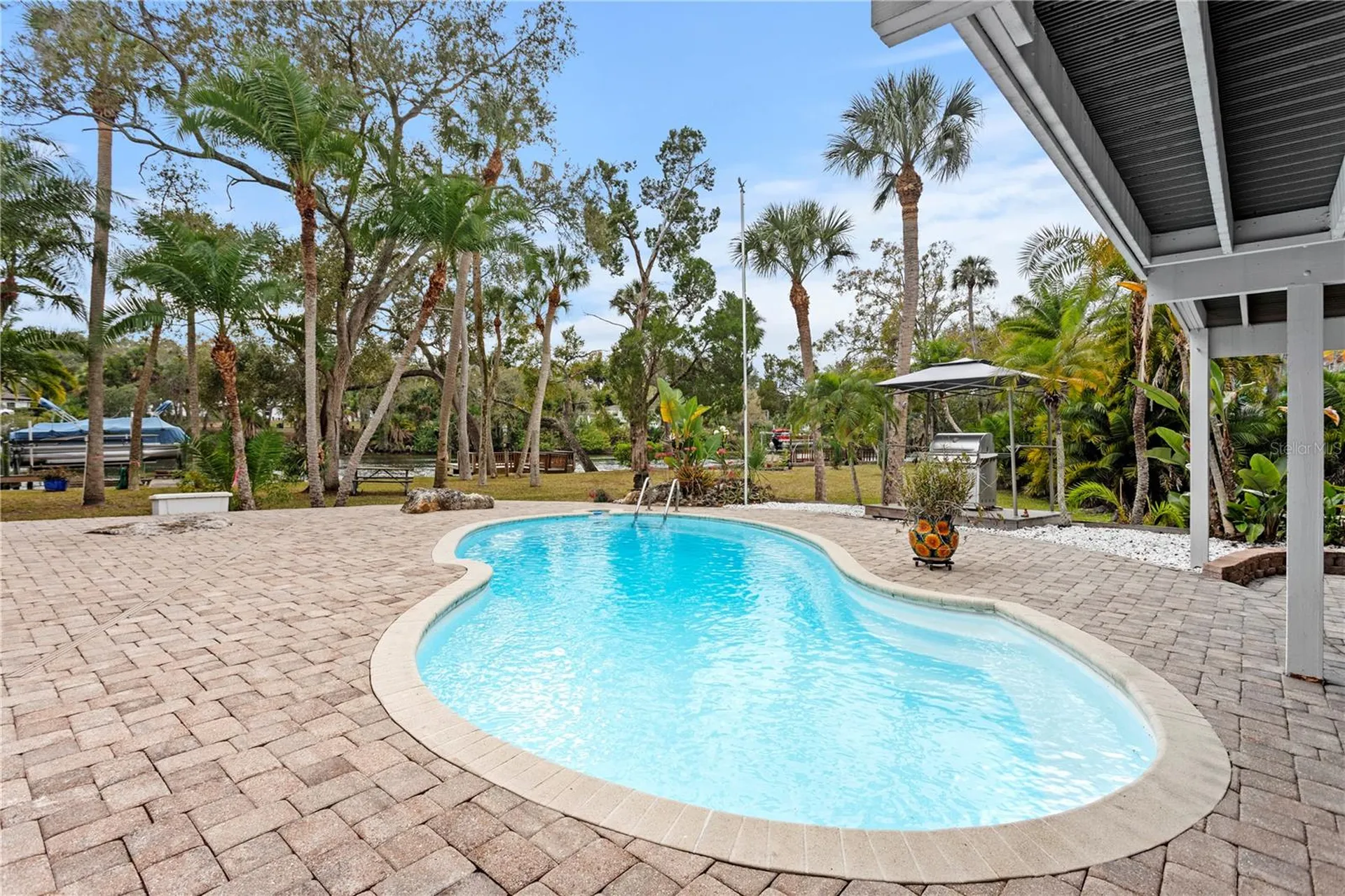 906 W Henry Avenue Tampa FL 33604