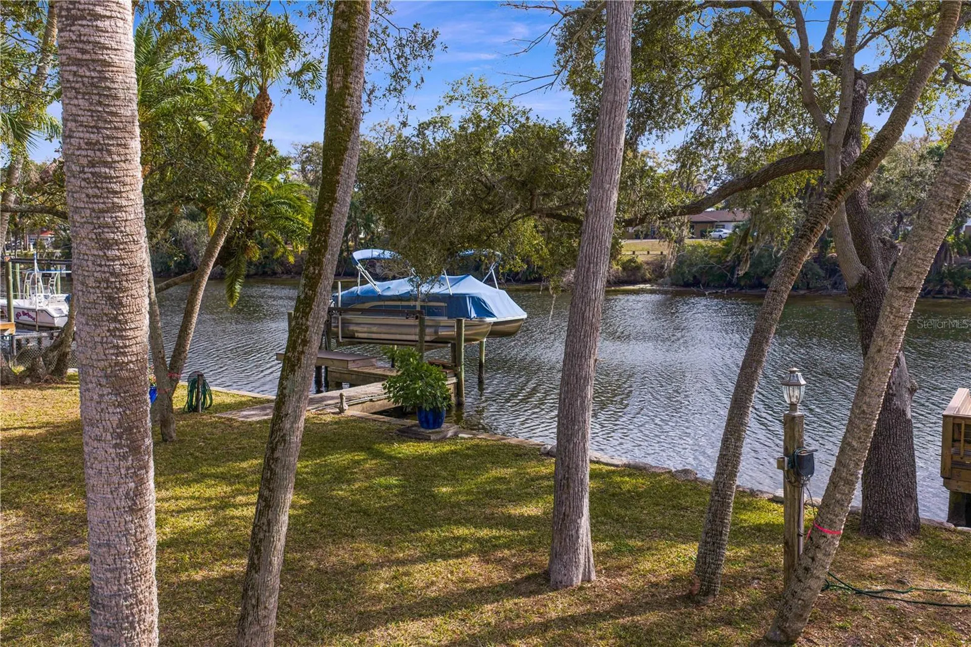 906 W Henry Avenue Tampa FL 33604