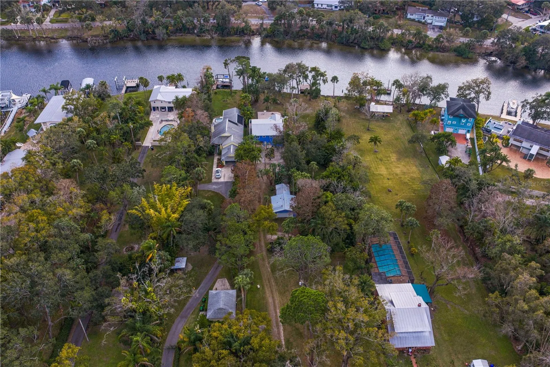 906 W Henry Avenue Tampa FL 33604