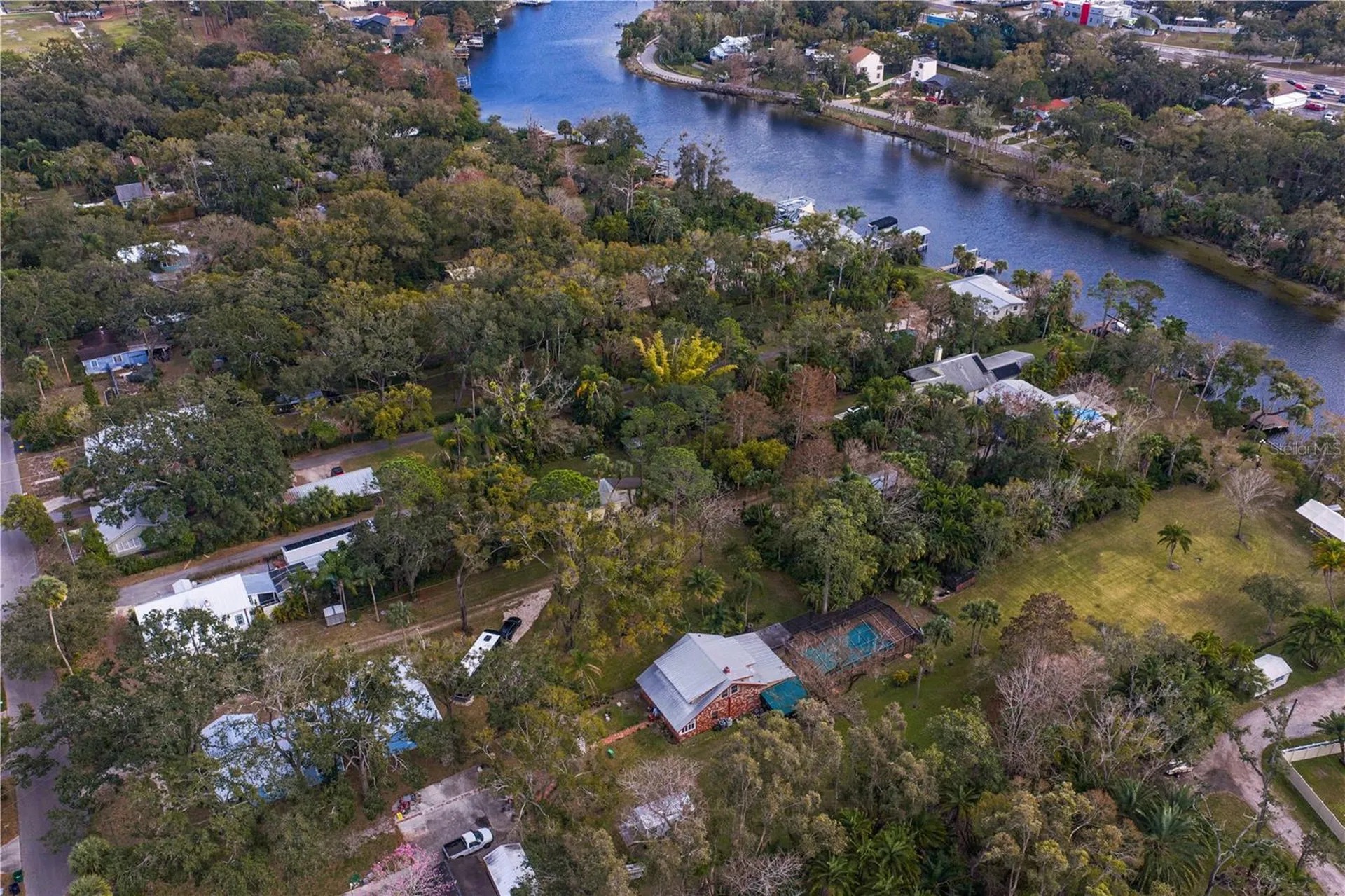 906 W Henry Avenue Tampa FL 33604