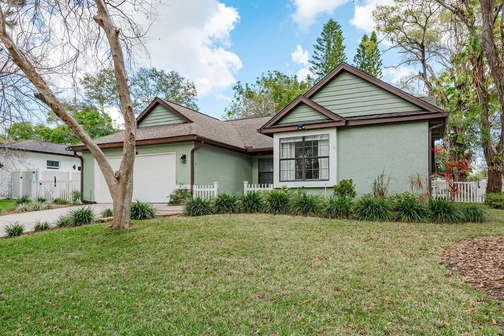 2403 Country Trails Drive Safety Harbor FL 34695