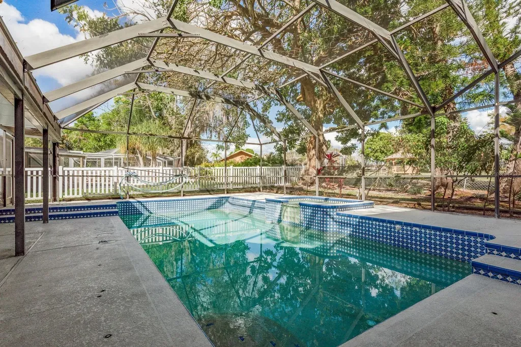 2403 Country Trails Drive Safety Harbor FL 34695