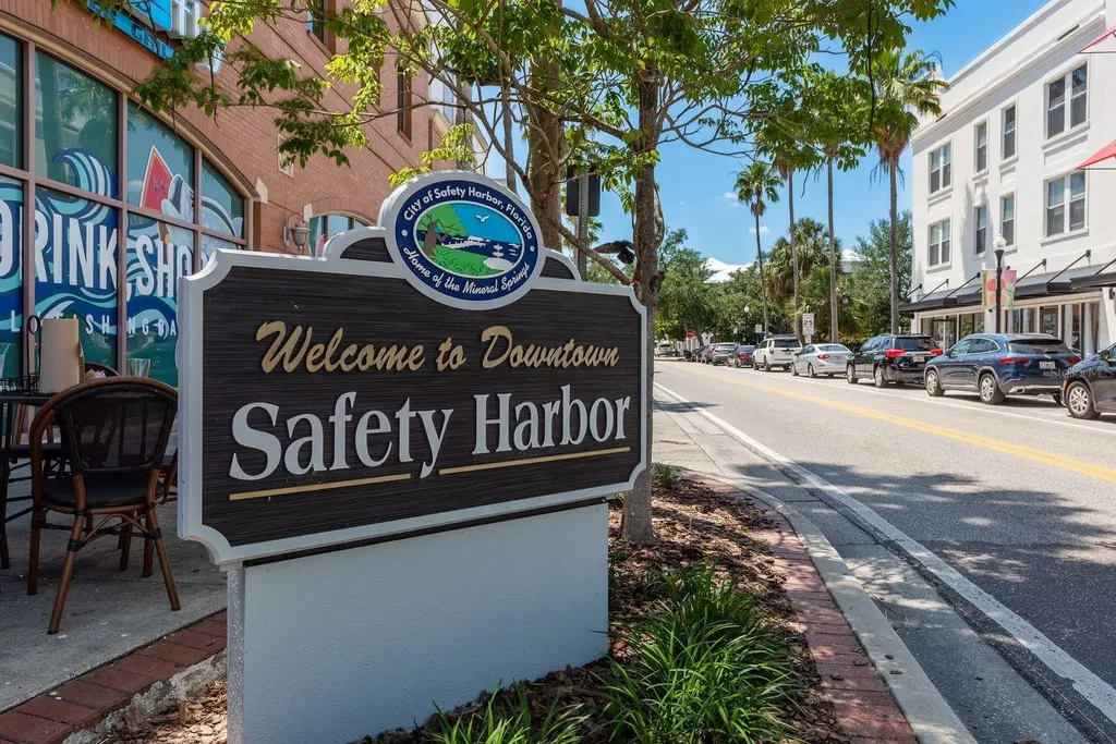 2403 Country Trails Drive Safety Harbor FL 34695