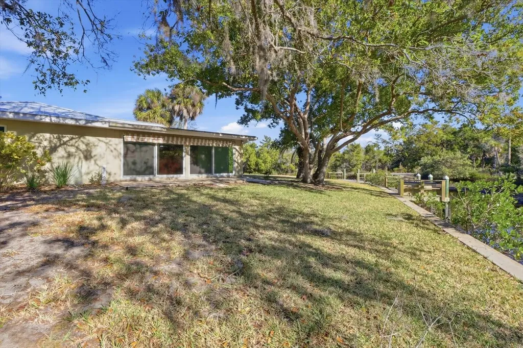 11372 W Bayshore Drive Crystal River FL 34429