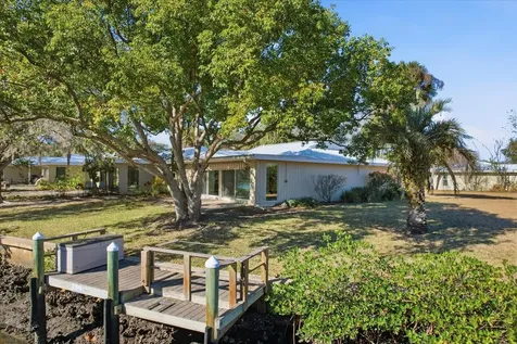 11372 W Bayshore Drive Crystal River FL 34429