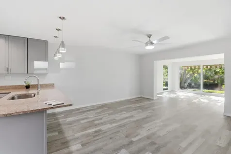 11372 W Bayshore Drive Crystal River FL 34429
