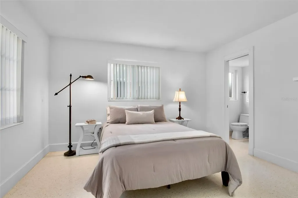 1516 Oak Street Sarasota FL 34236