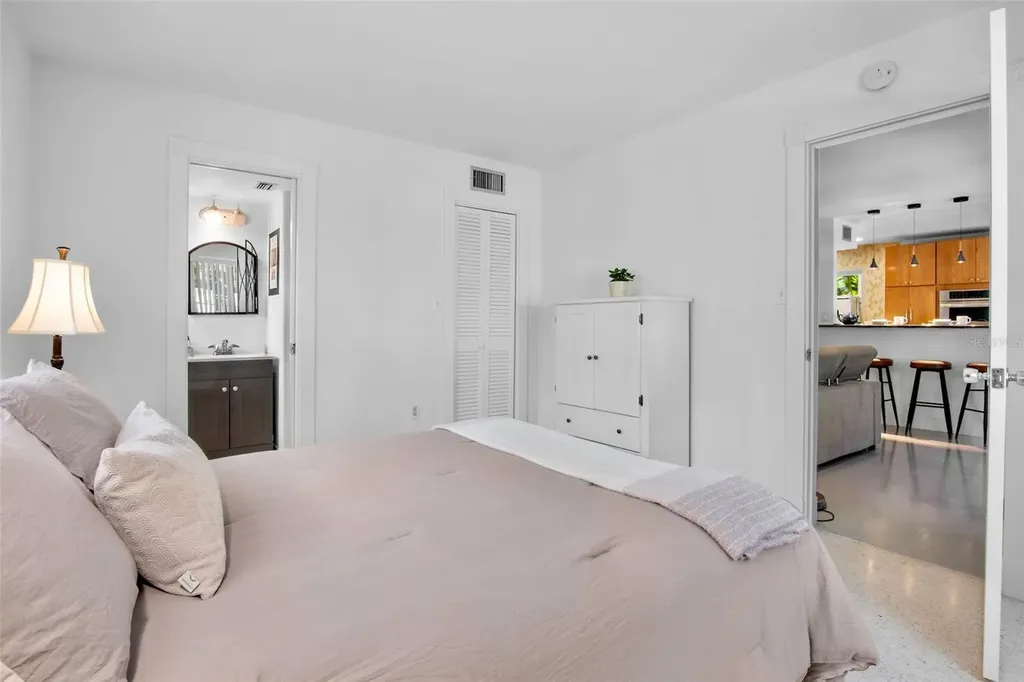 1516 Oak Street Sarasota FL 34236
