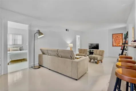 1516 Oak Street Sarasota FL 34236