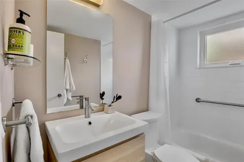 1516 Oak Street Sarasota FL 34236
