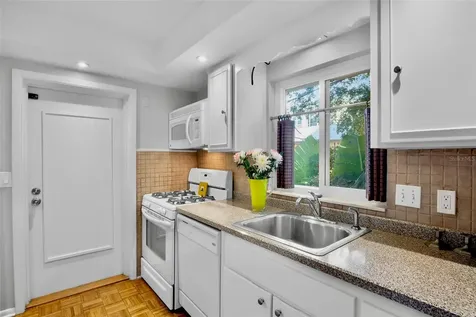 1516 Oak Street Sarasota FL 34236