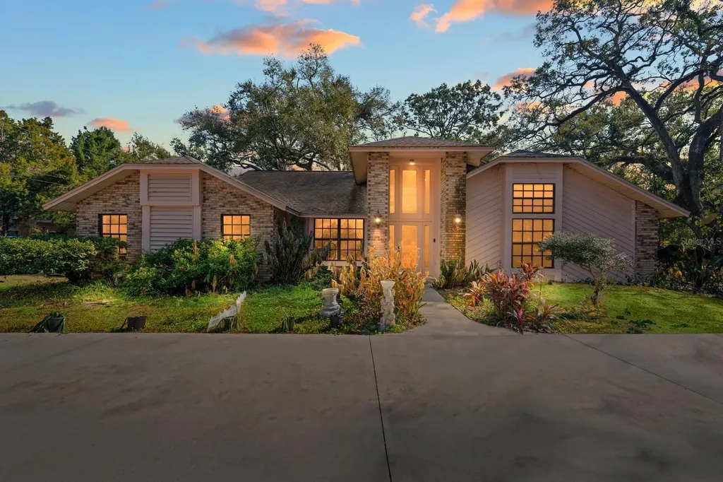 2501 E Diana Street Tampa FL 33610