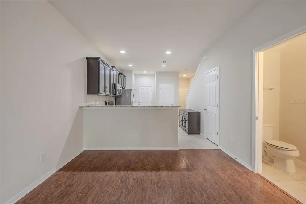 4734 White Sanderling Ct Court Tampa FL 33619