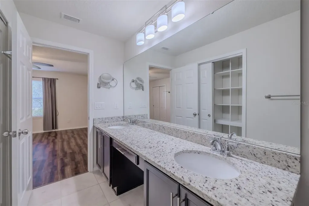 4734 White Sanderling Ct Court Tampa FL 33619