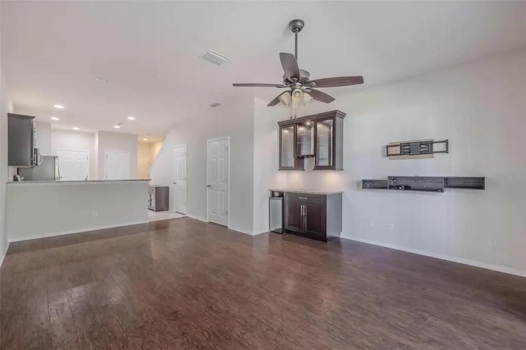 4734 White Sanderling Ct Court Tampa FL 33619