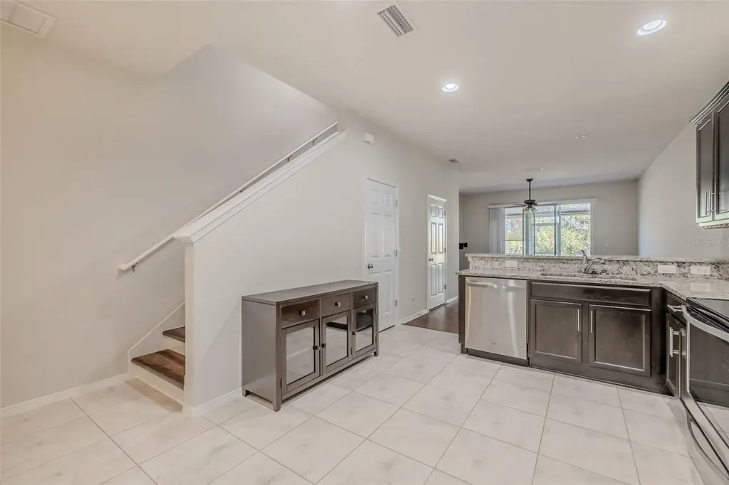 4734 White Sanderling Ct Court Tampa FL 33619