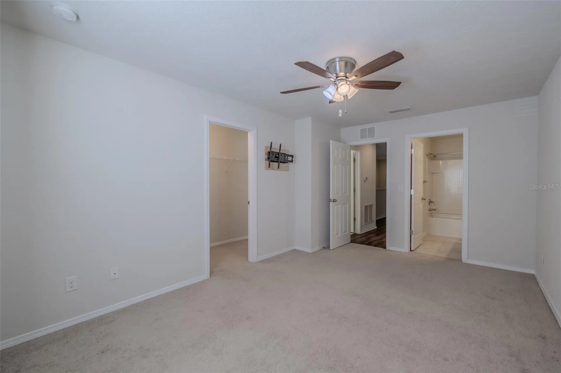 4734 White Sanderling Ct Court Tampa FL 33619
